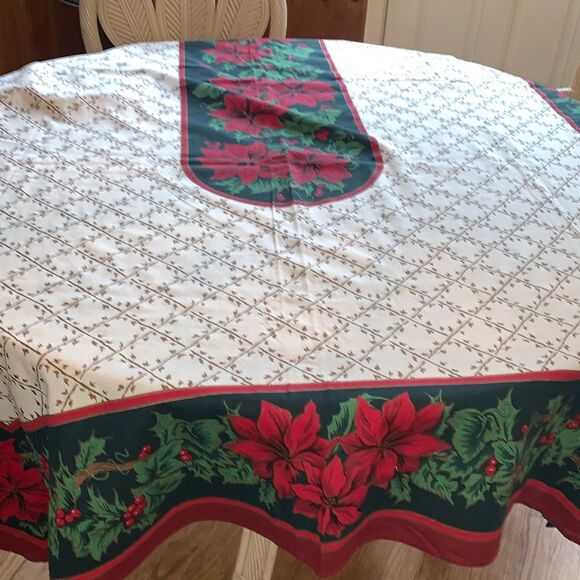 Large Rectangle Charter Club Christmas Poinsettia tablecloth - Picture 1 of 5